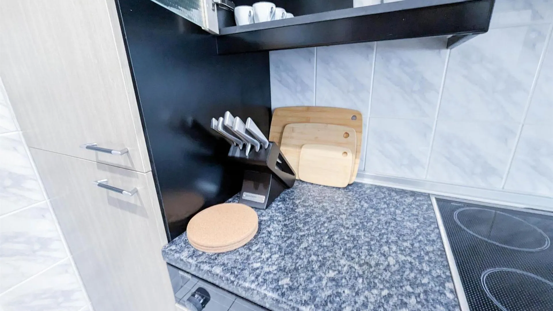 Alfa Stuttgart 3 Zimmer 6 Betten Apartment Zuffenhausen Porsche Bosch Bz Wlan Ebk Wm 0*,