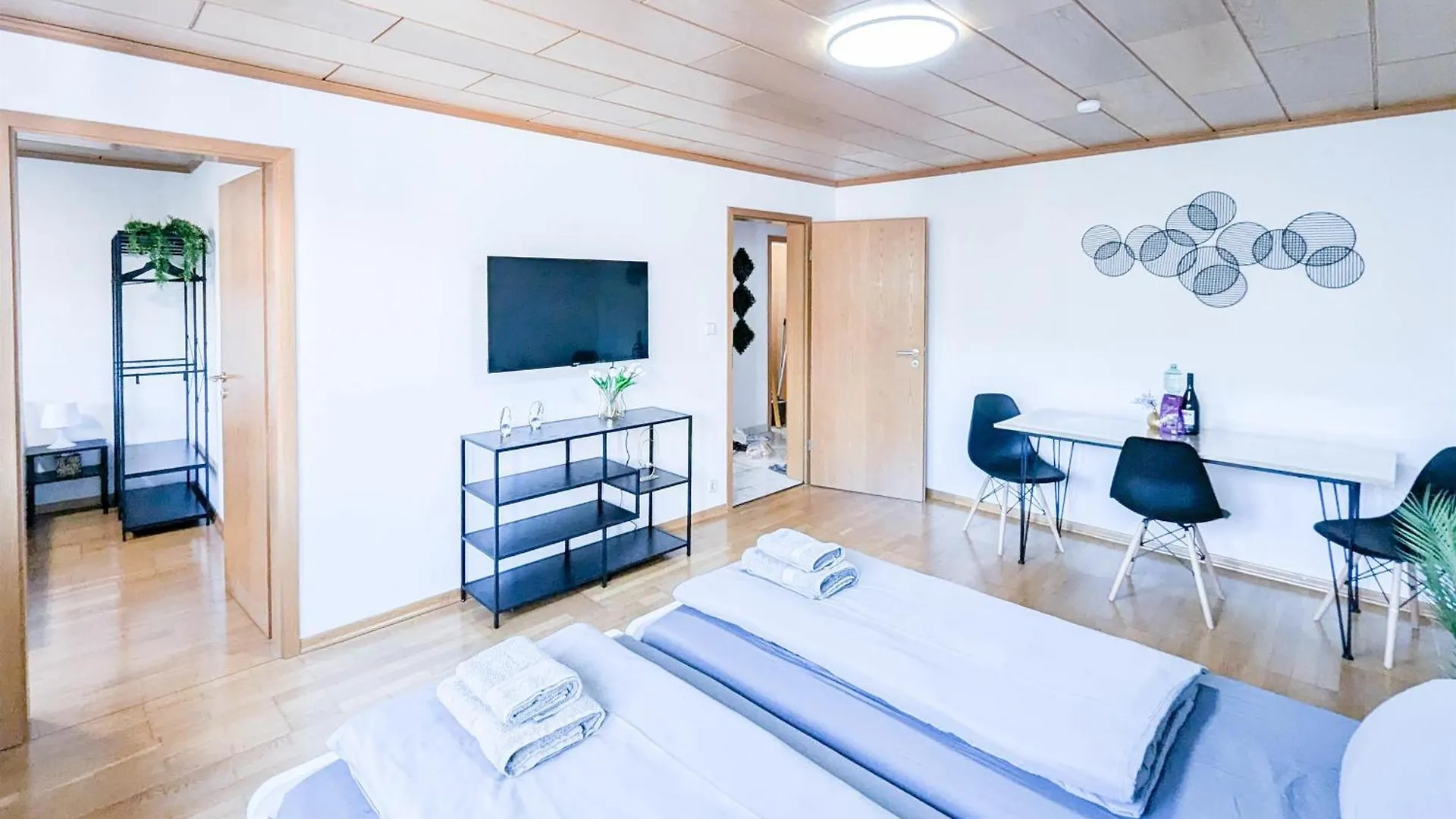 Alfa Stuttgart 3 Zimmer 6 Betten Apartment Zuffenhausen Porsche Bosch Bz Wlan Ebk Wm