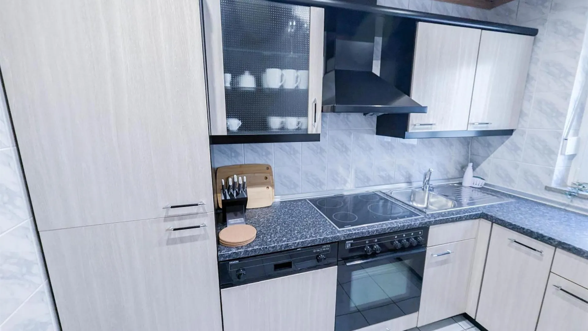 Alfa Stuttgart 3 Zimmer 6 Betten Apartment Zuffenhausen Porsche Bosch Bz Wlan Ebk Wm 0*,  Germany